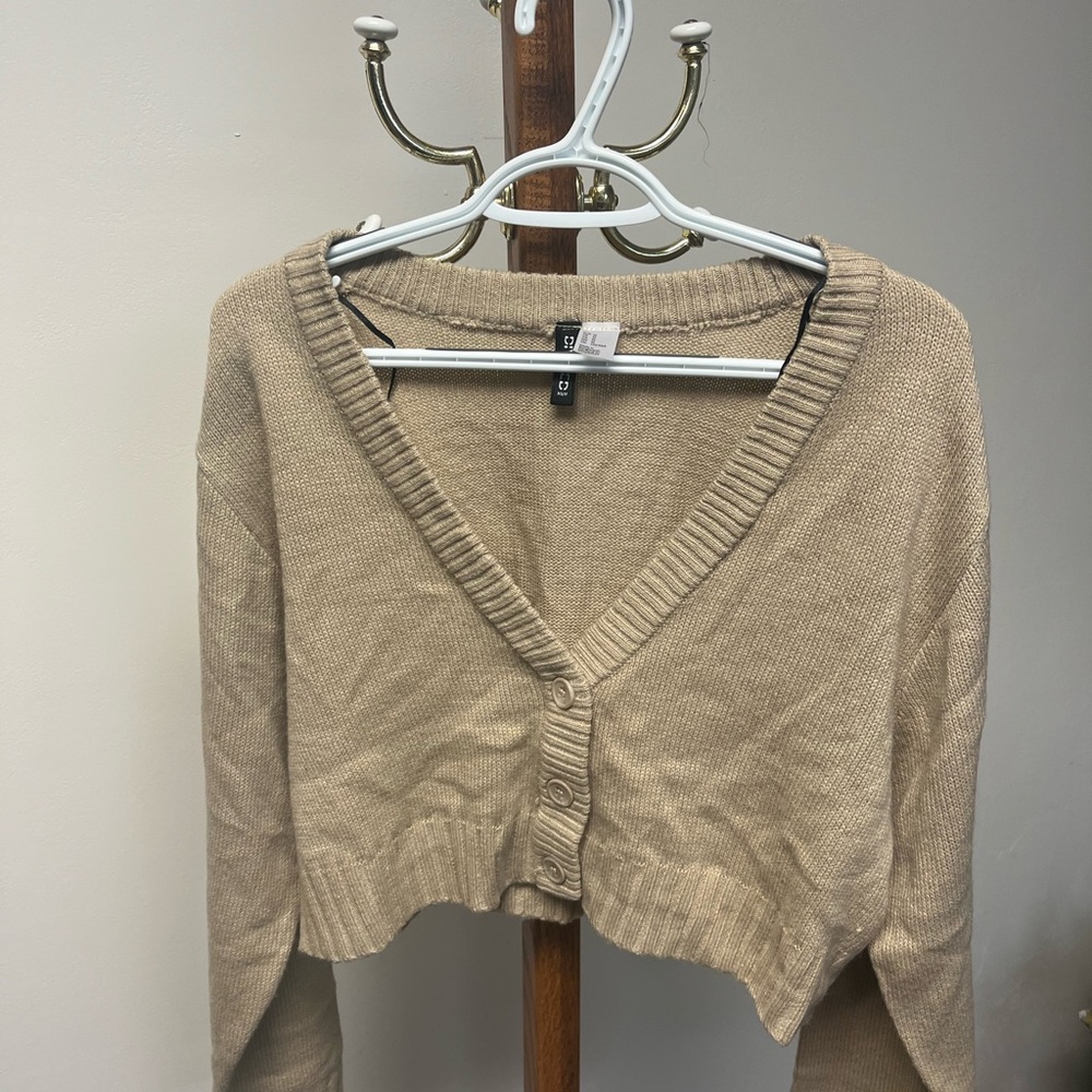 H&M Beige V-Neck Button-Up Crop Sweater